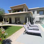 Charming Exceptional Golf Villa In Algarve