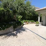 Charming Exceptional Golf Villa In Algarve