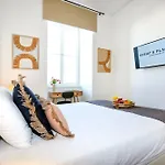 Hot Breeze Apartment