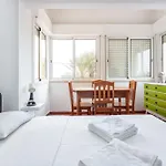 Blife Faro Beach Hostel & Rooms