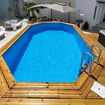 Dona Simone Boutique Suites & Studios - By @ Rita\'S Place