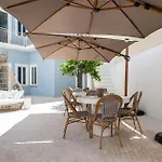 Dona Simone Boutique Suites & Studios - By @ Rita\'S Place
