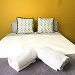 Sleep & Go Faro Airport Guest House