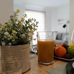 Grey And Green, Modern 2-Bedroom Apartment, Ac, Top Location At Faro\'S Historic Centre