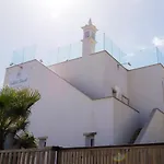 Golden Beach Guest House & Rooftop Bar