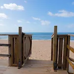 Golden Beach Guest House & Rooftop Bar