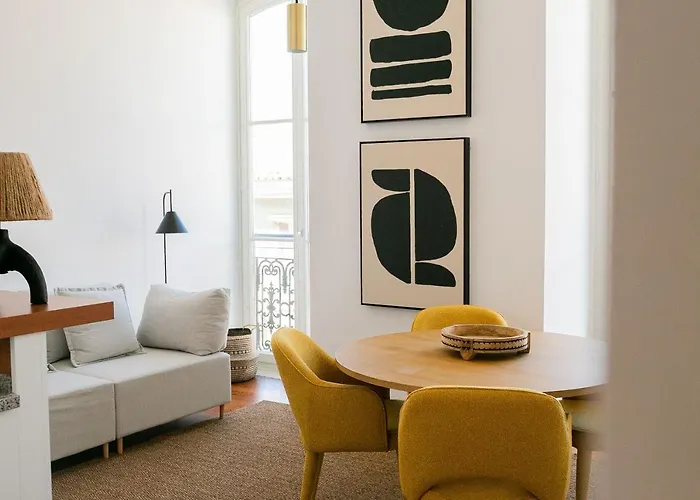 President Pais Apartment