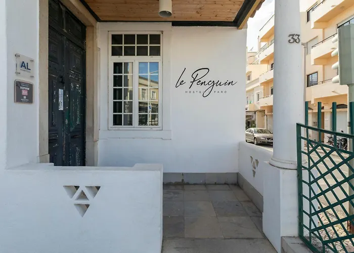 Le Penguin Hostel