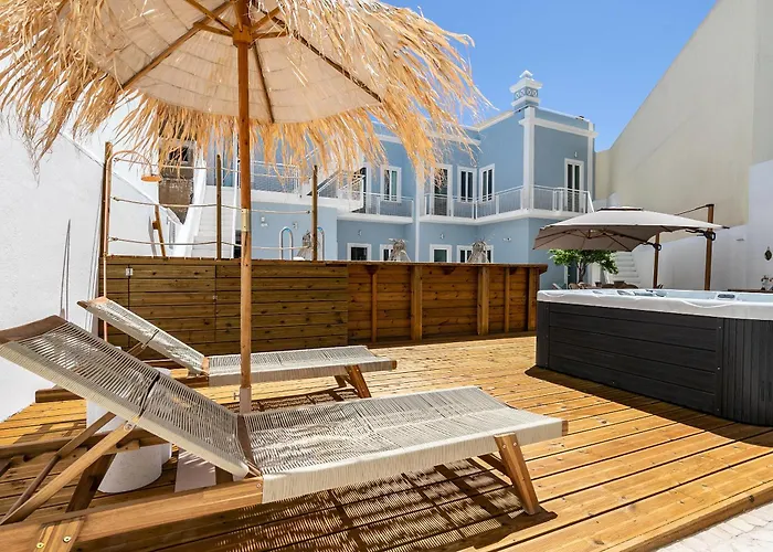 Dona Simone Boutique Suites & Studios - By @ Rita\'S Place