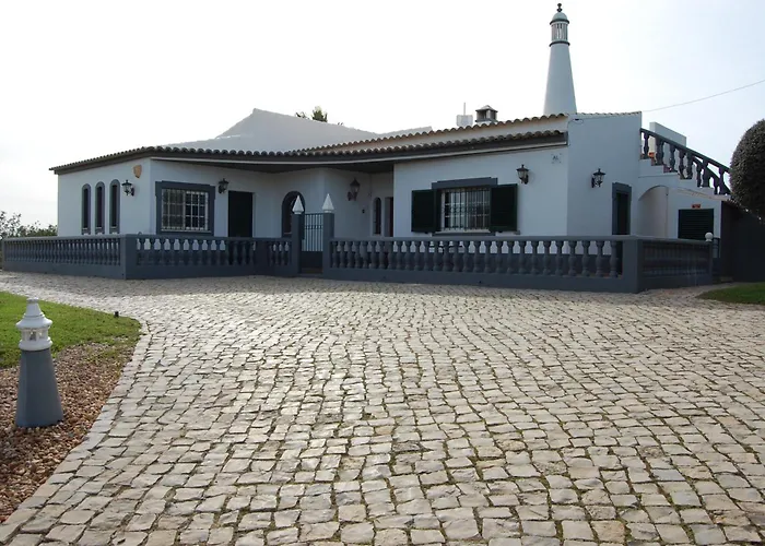 Villa Monte Alegrete With 3 Bedrooms And Sea View