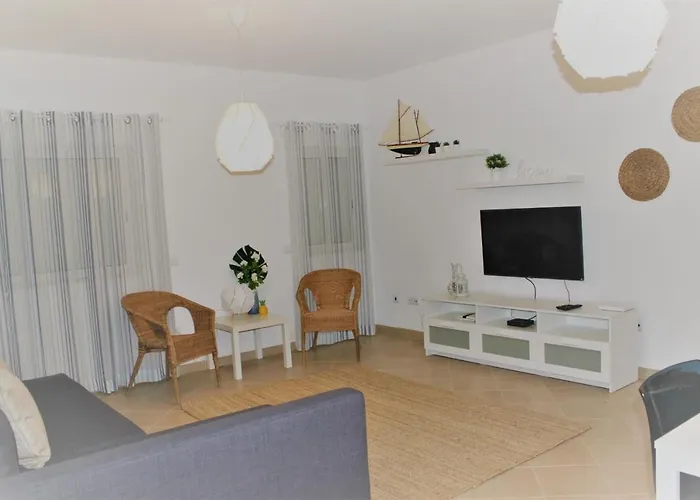 Casa Camoes, Near Airport, 4Km Faro Beach
