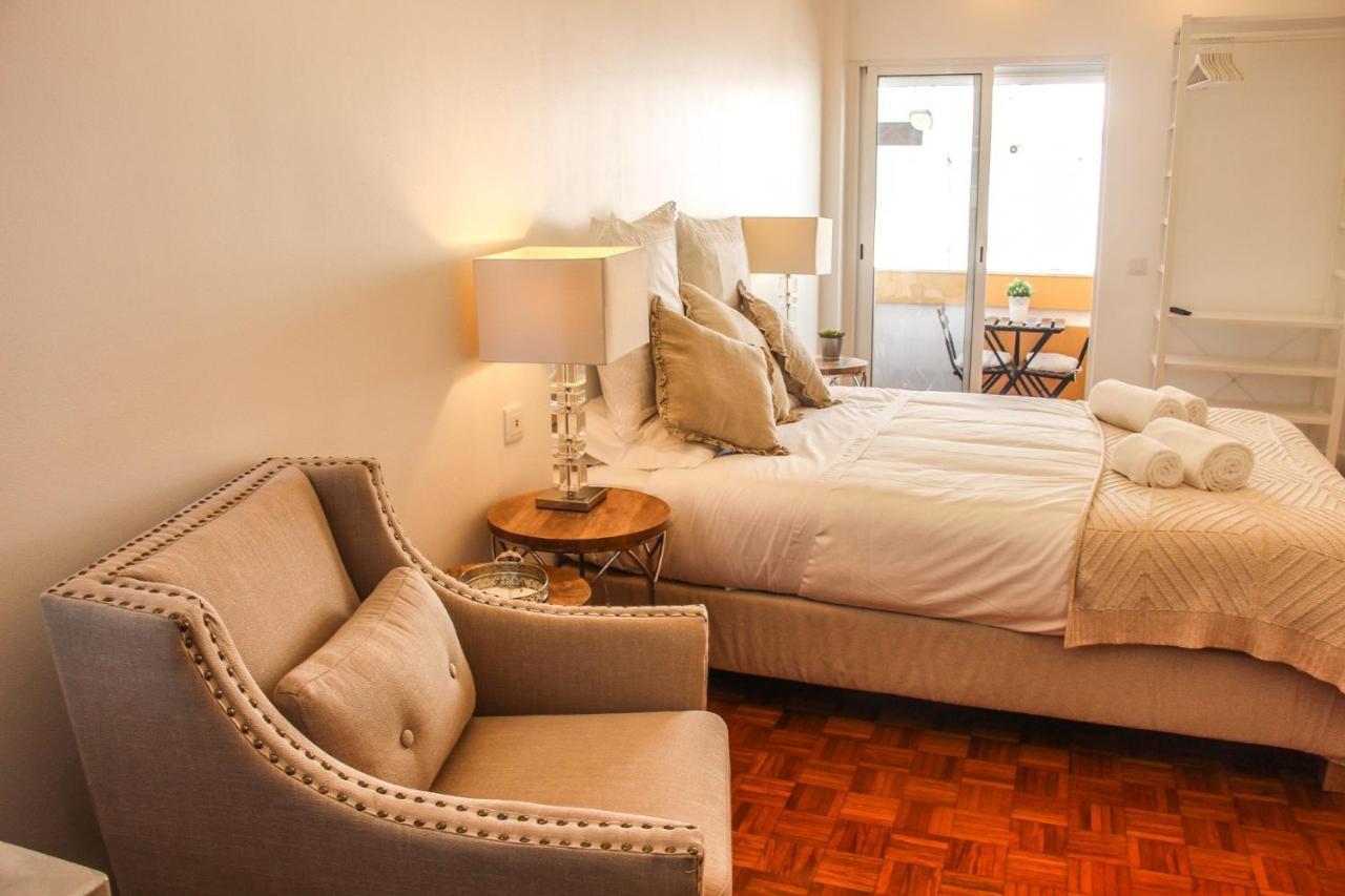Luxury Flat In Apartment *