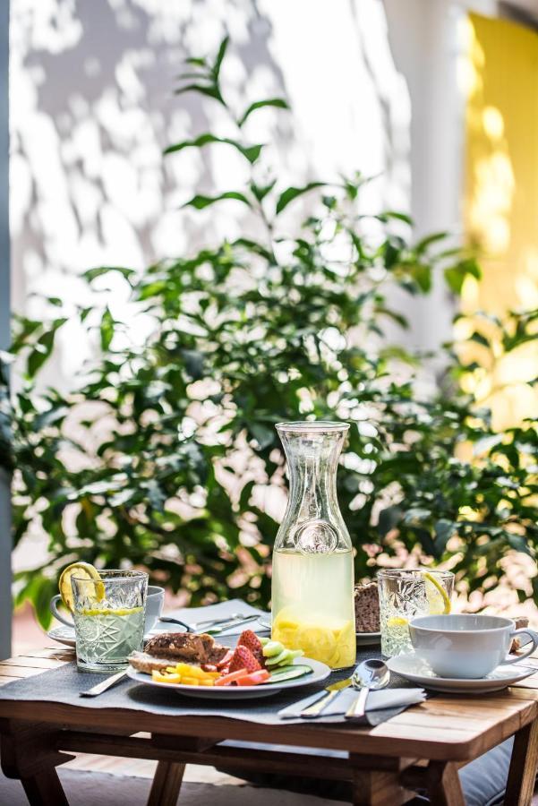 Bed & Breakfast Lemon Tree
