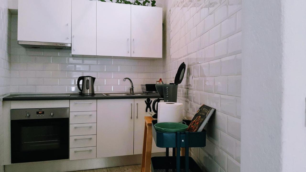 Happy Terrace Downtown Tiny House 100% Portuguese Holiday home