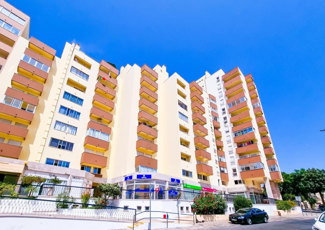 Flh Spacious Flat With Balcony Apartment *