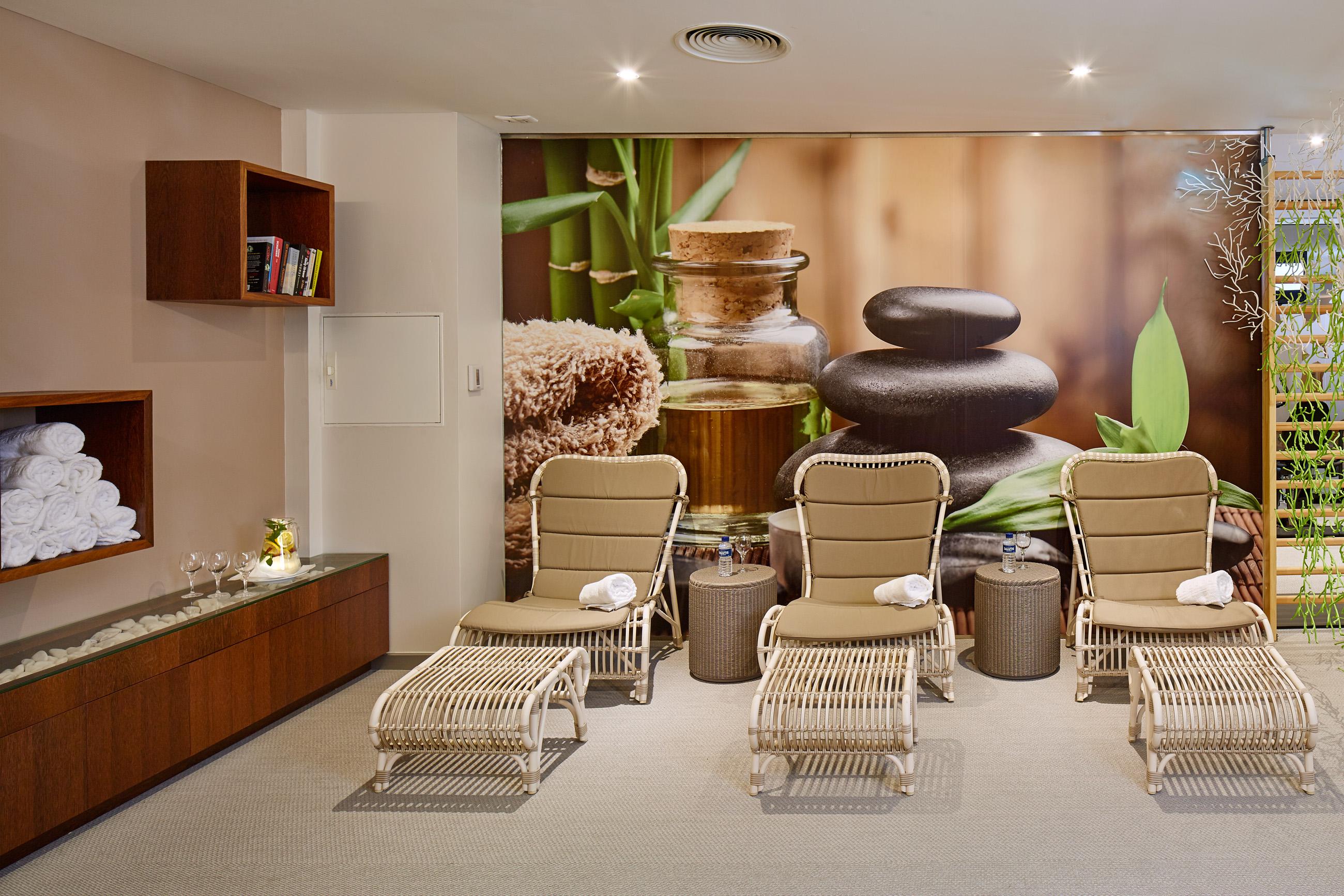 & Beach Club Hotel 4*