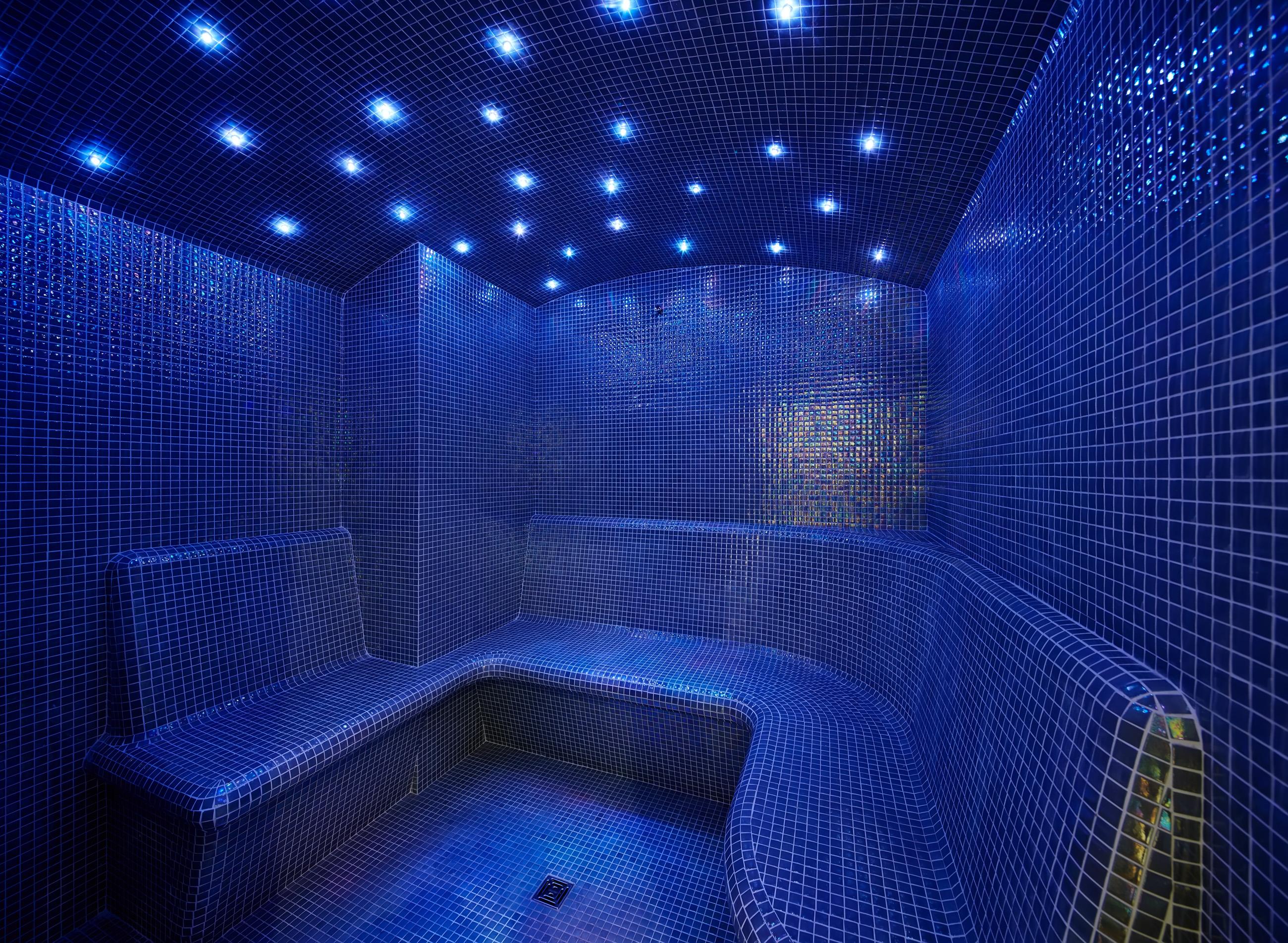 & Beach Club Hotel
