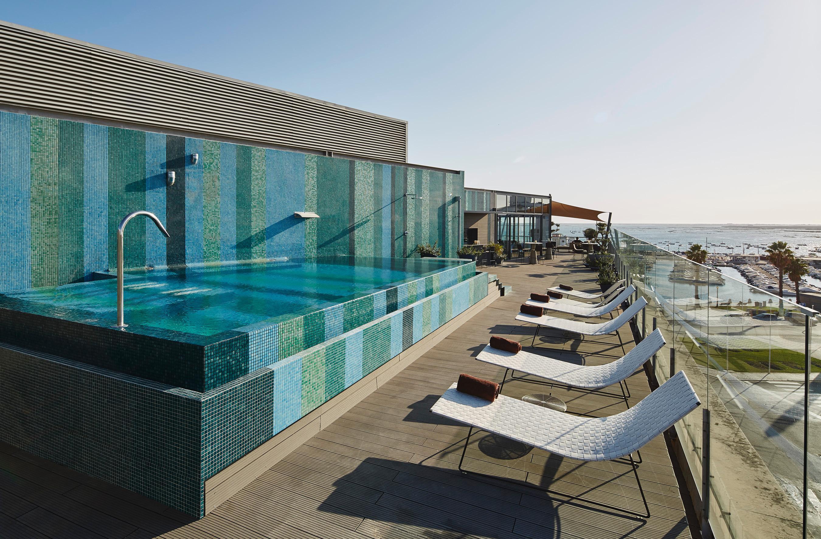 & Beach Club 4*