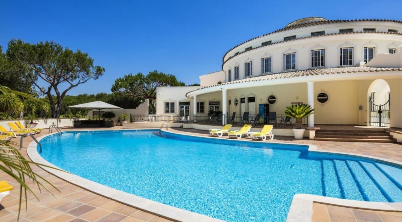 Beautiful 2-bed Golf Pool Apartment