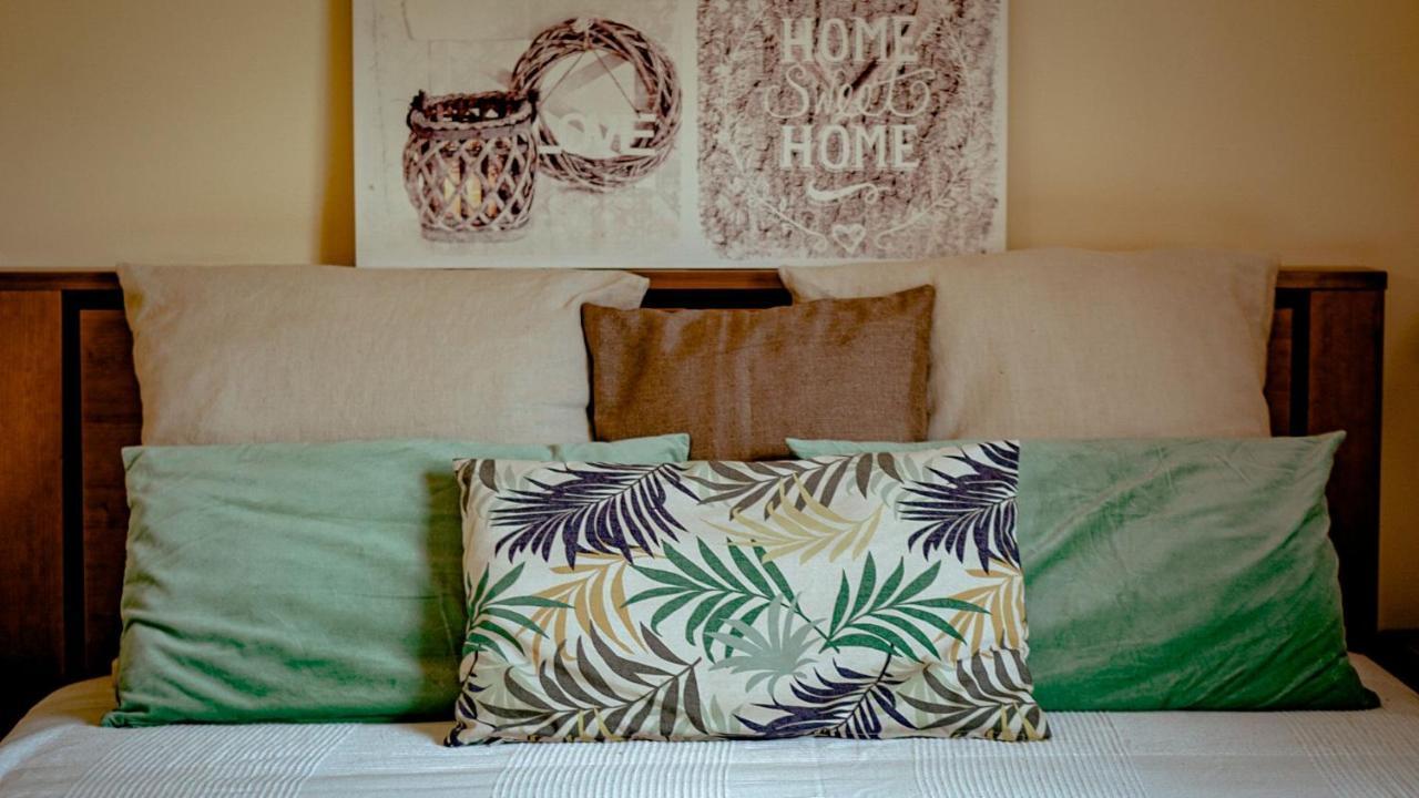 Airport Apartment *