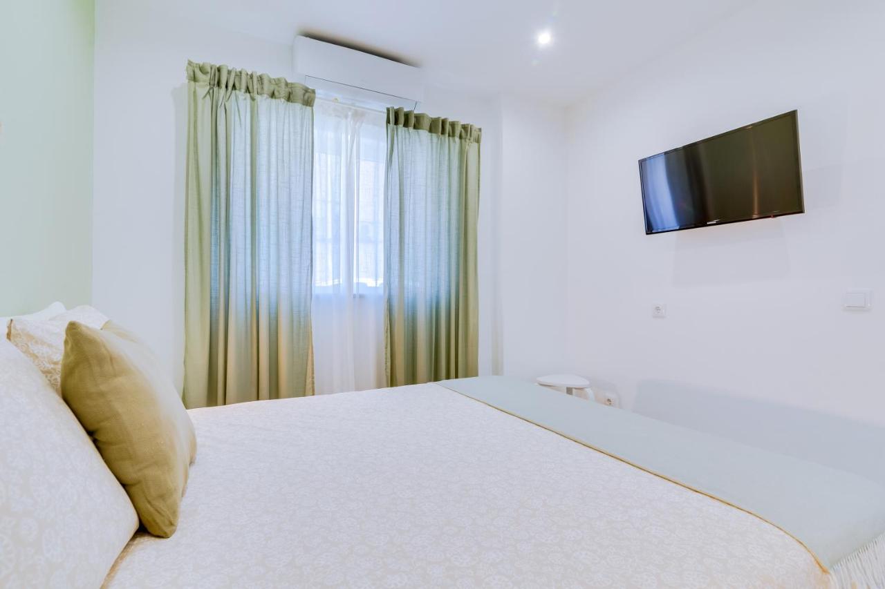 Holiday home Faro: Casa Trevo Com Terraco Bbq