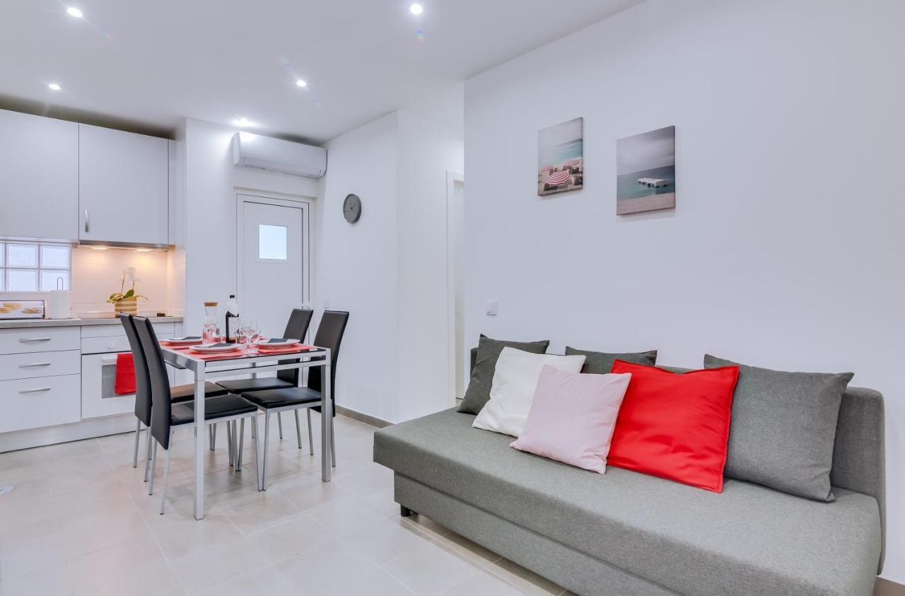 Faro: Casa Trevo Com Terraco Bbq Faro