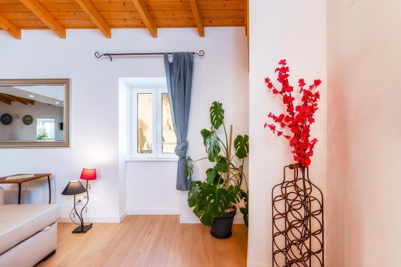 Downtown Lady Terrace Apartment