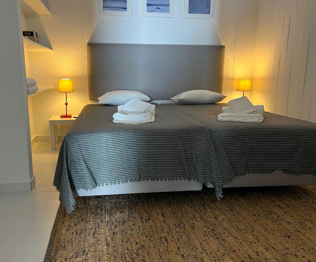 Pine House - Airport, And Center Bed & Breakfast Faro