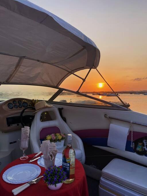 Botel Guestboat Milagre
