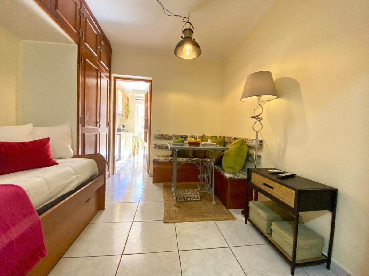 Airport Flat 7 By Homing