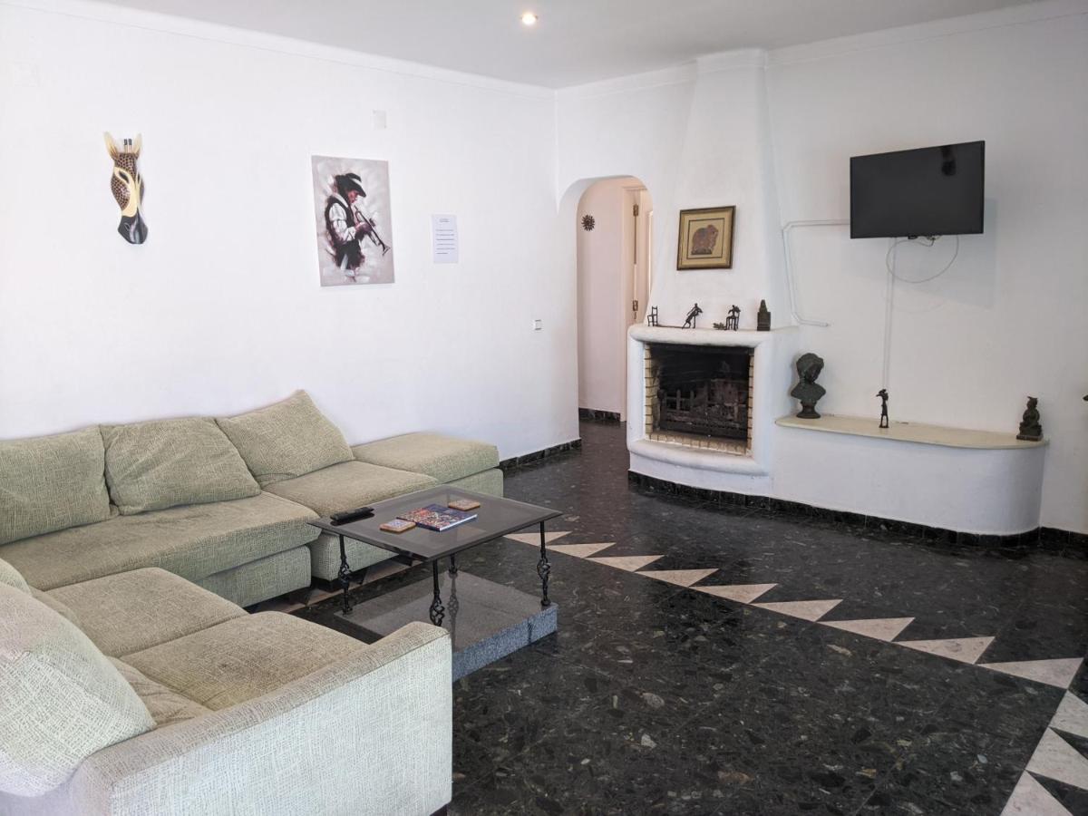 Hostel Dolphin House