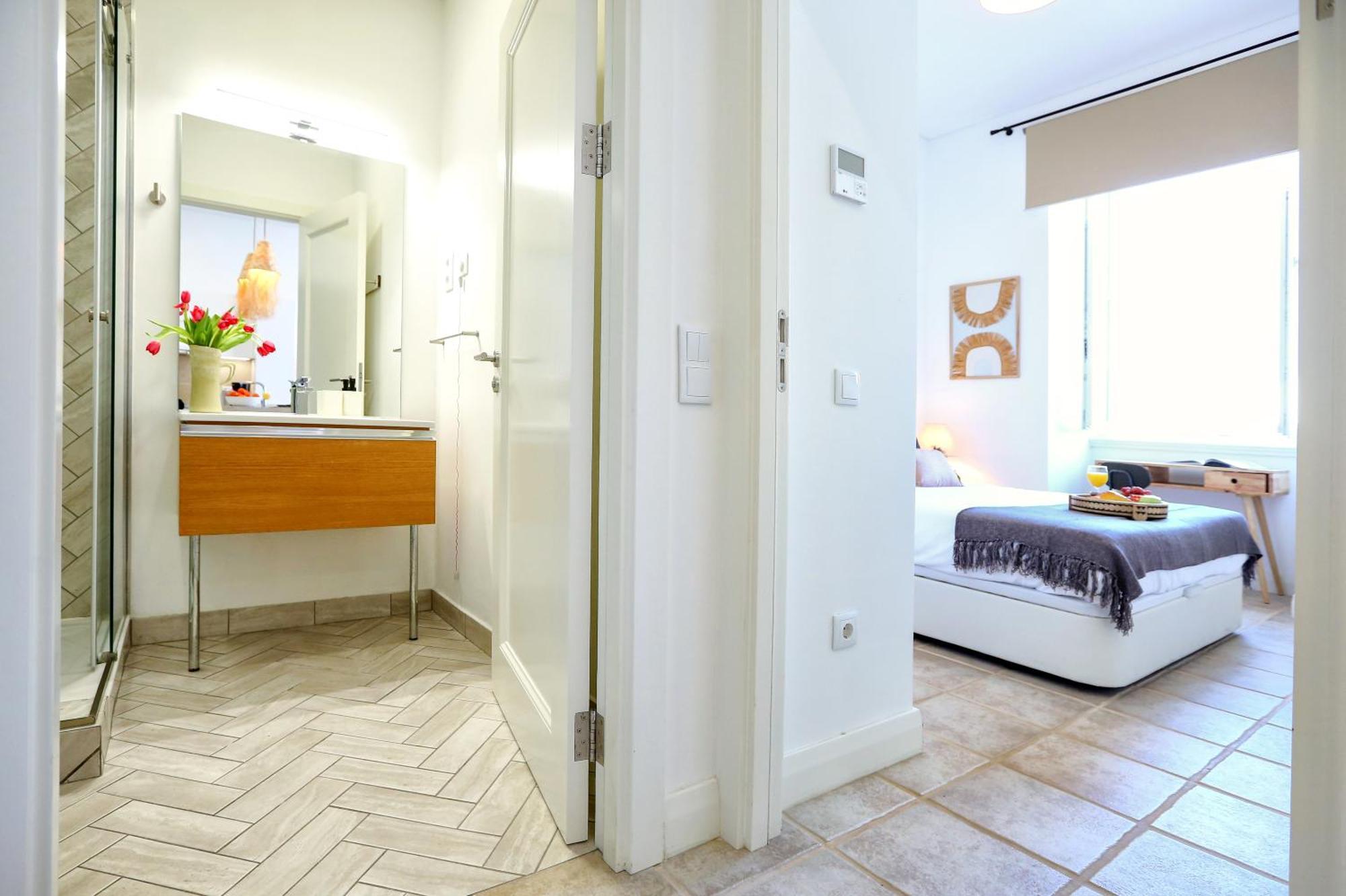 Hot Breeze Apartment