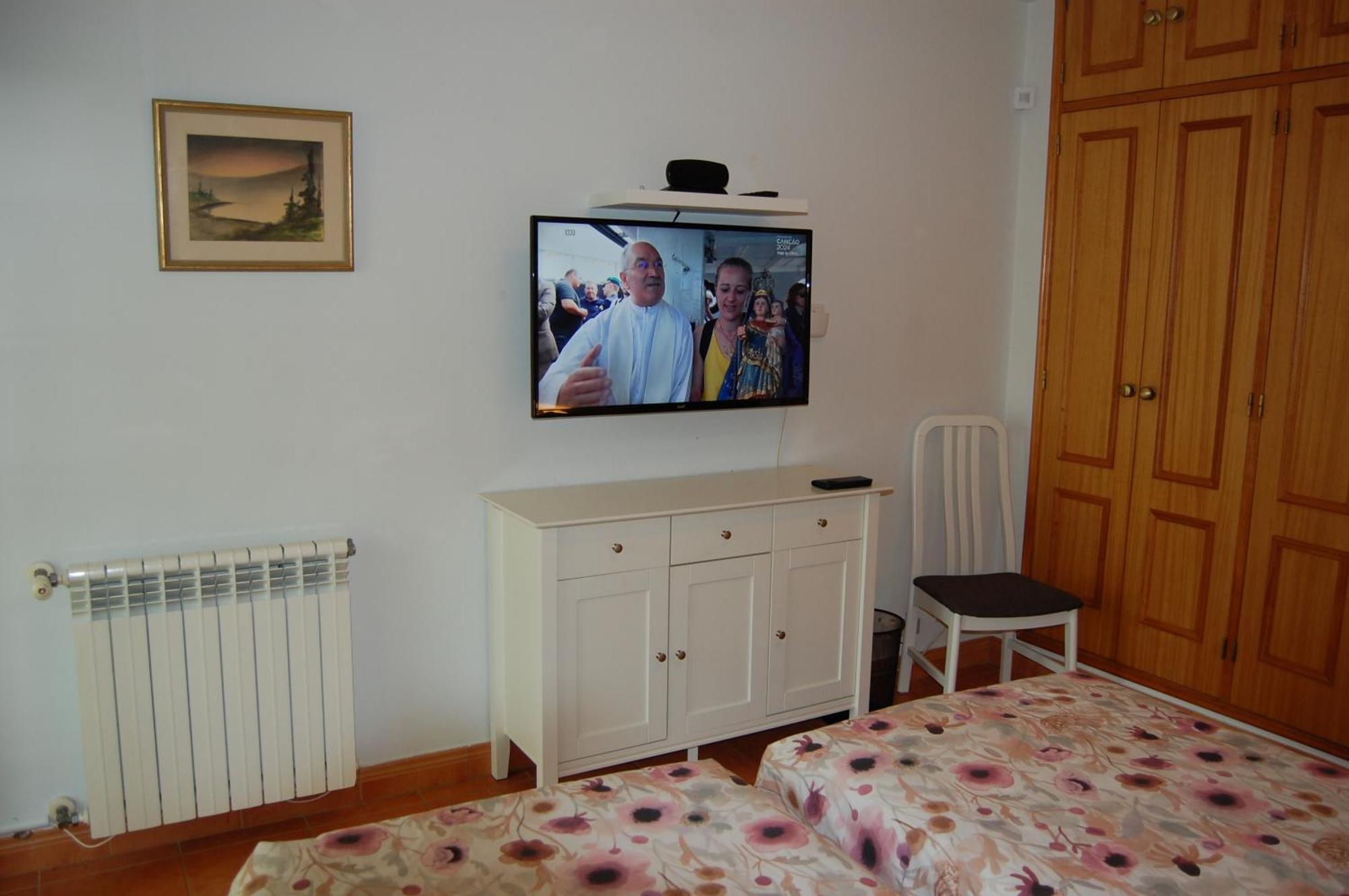 Monte Alegrete With 3 Bedrooms And Sea View