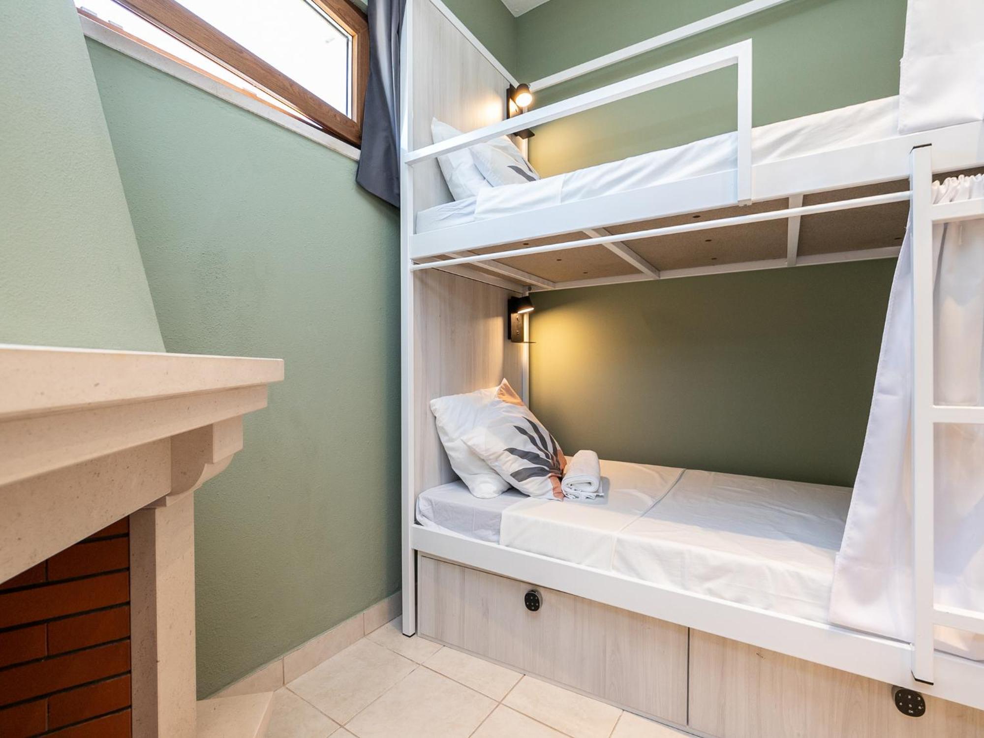 Walk In Airport Hostel Faro