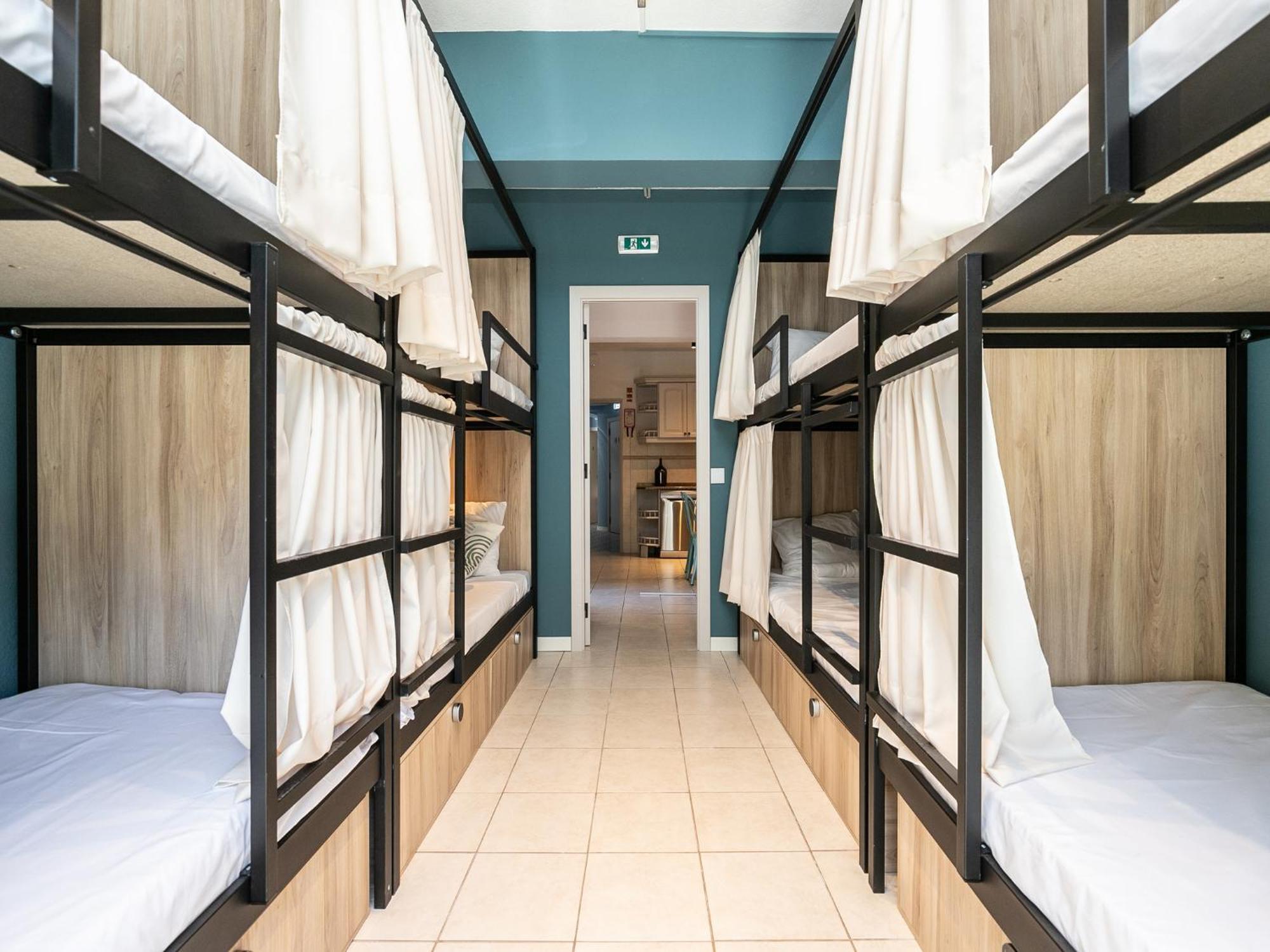 Walk In Airport Hostel *