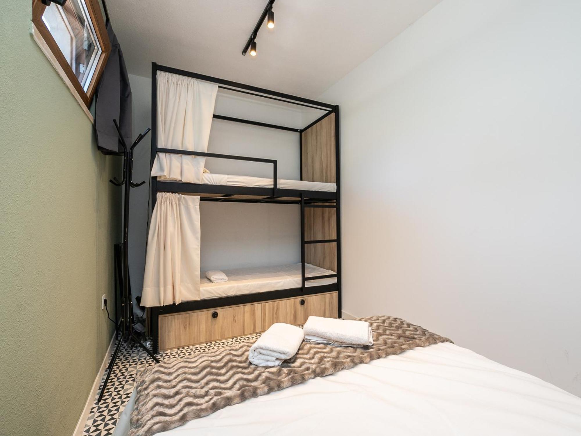 Walk In Airport Hostel