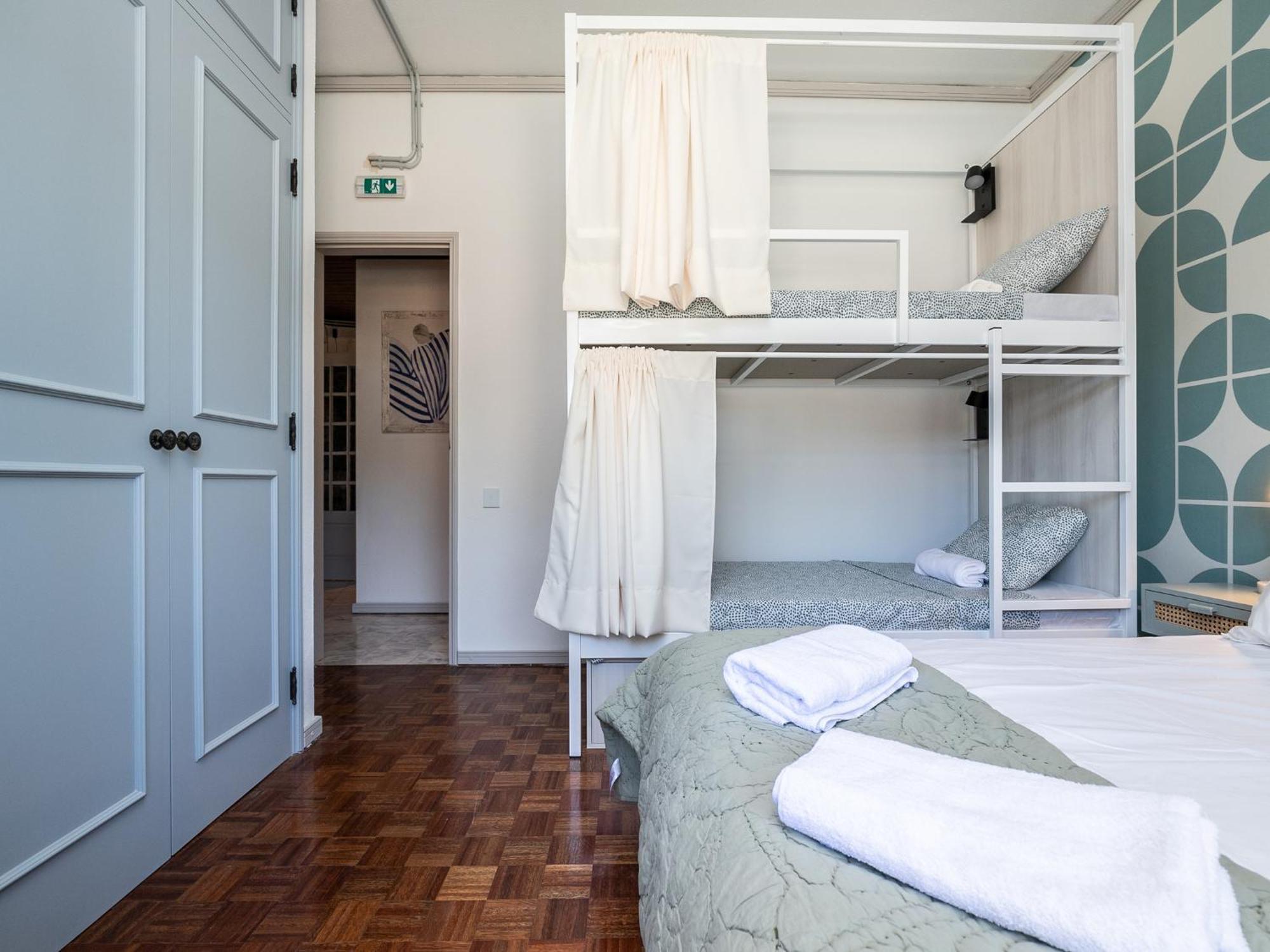 Walk In Airport Hostel *