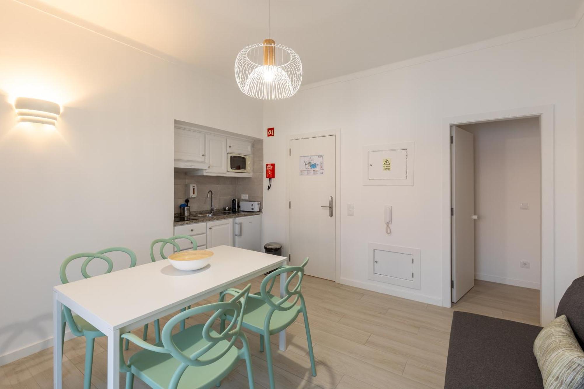 Guest Aparthotel *