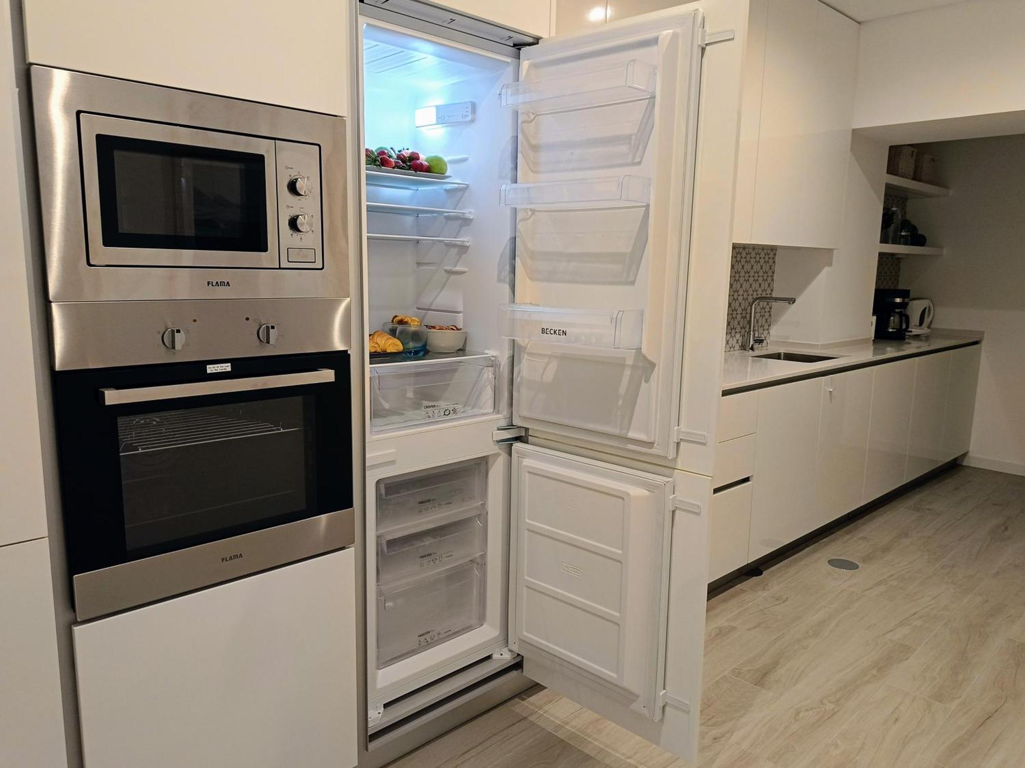Grey And Green, Modern 2-bedroom Apartment, Ac, Location At Faro's Historic Centre Apartment
