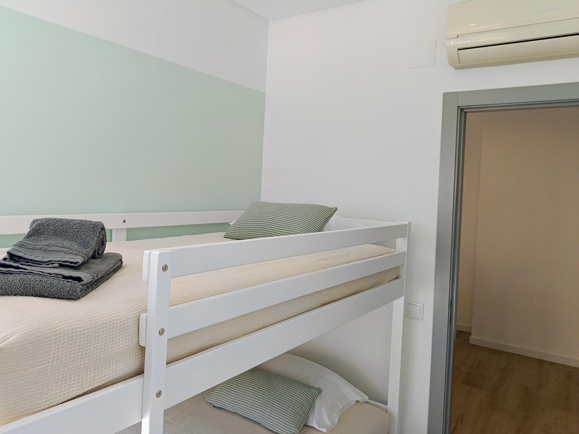 Apartment Grey And Green, Modern 2-bedroom Apartment, Ac, Location At Faro's Historic Centre