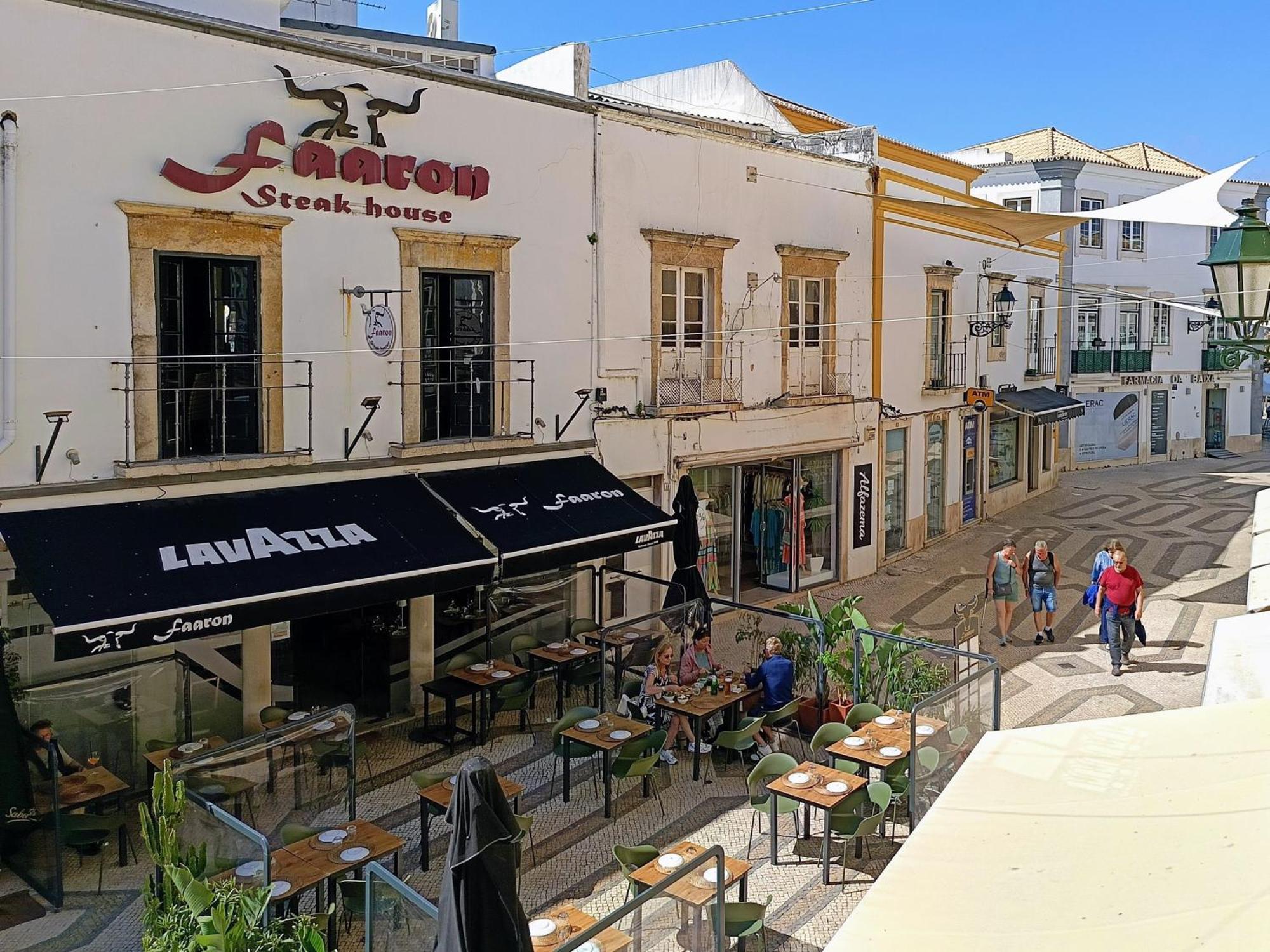 Grey And Green, Modern 2-bedroom Apartment, Ac, Location At Faro's Historic Centre Apartment *