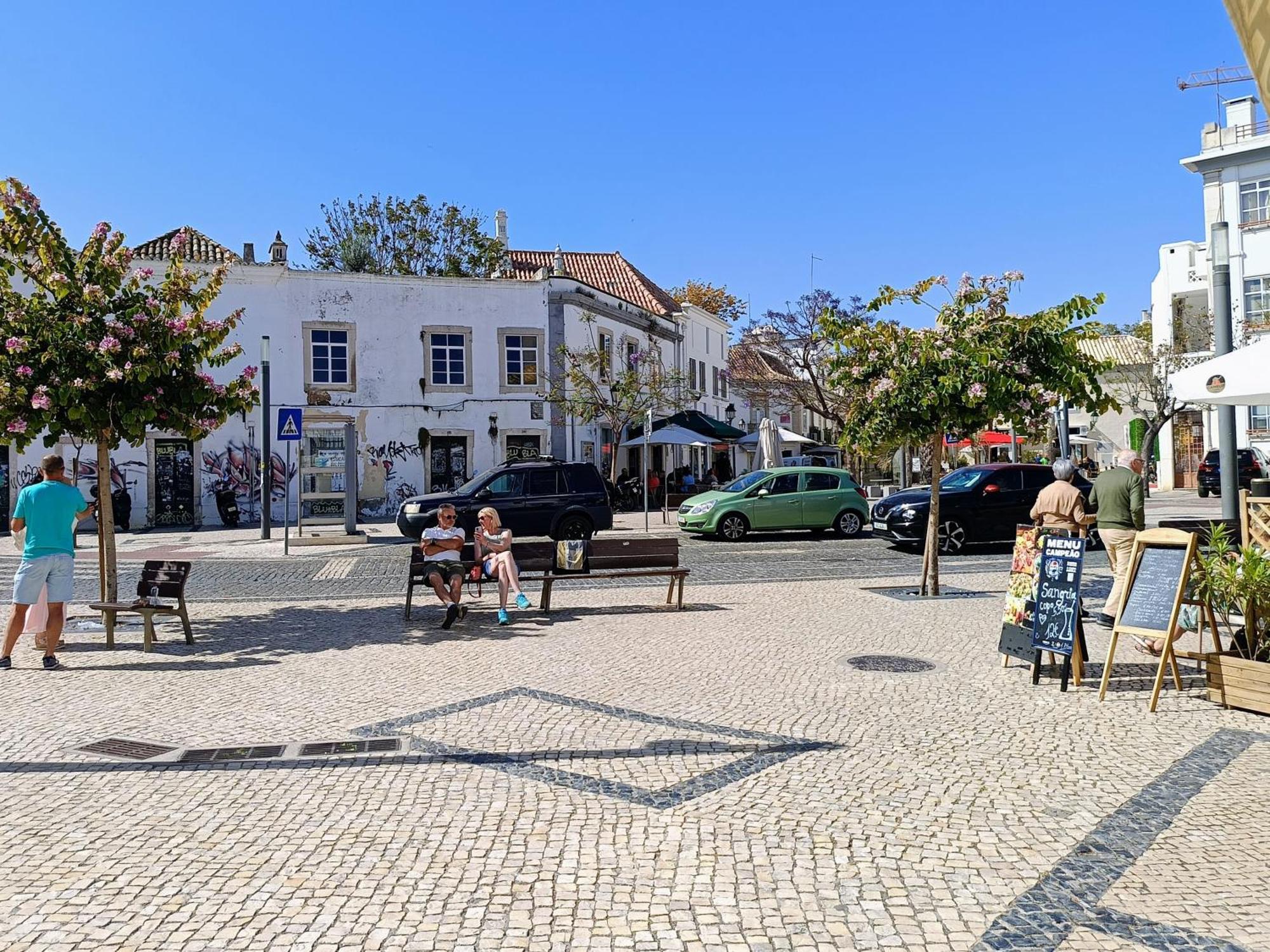 Grey And Green, Modern 2-bedroom Apartment, Ac, Location At Faro's Historic Centre *