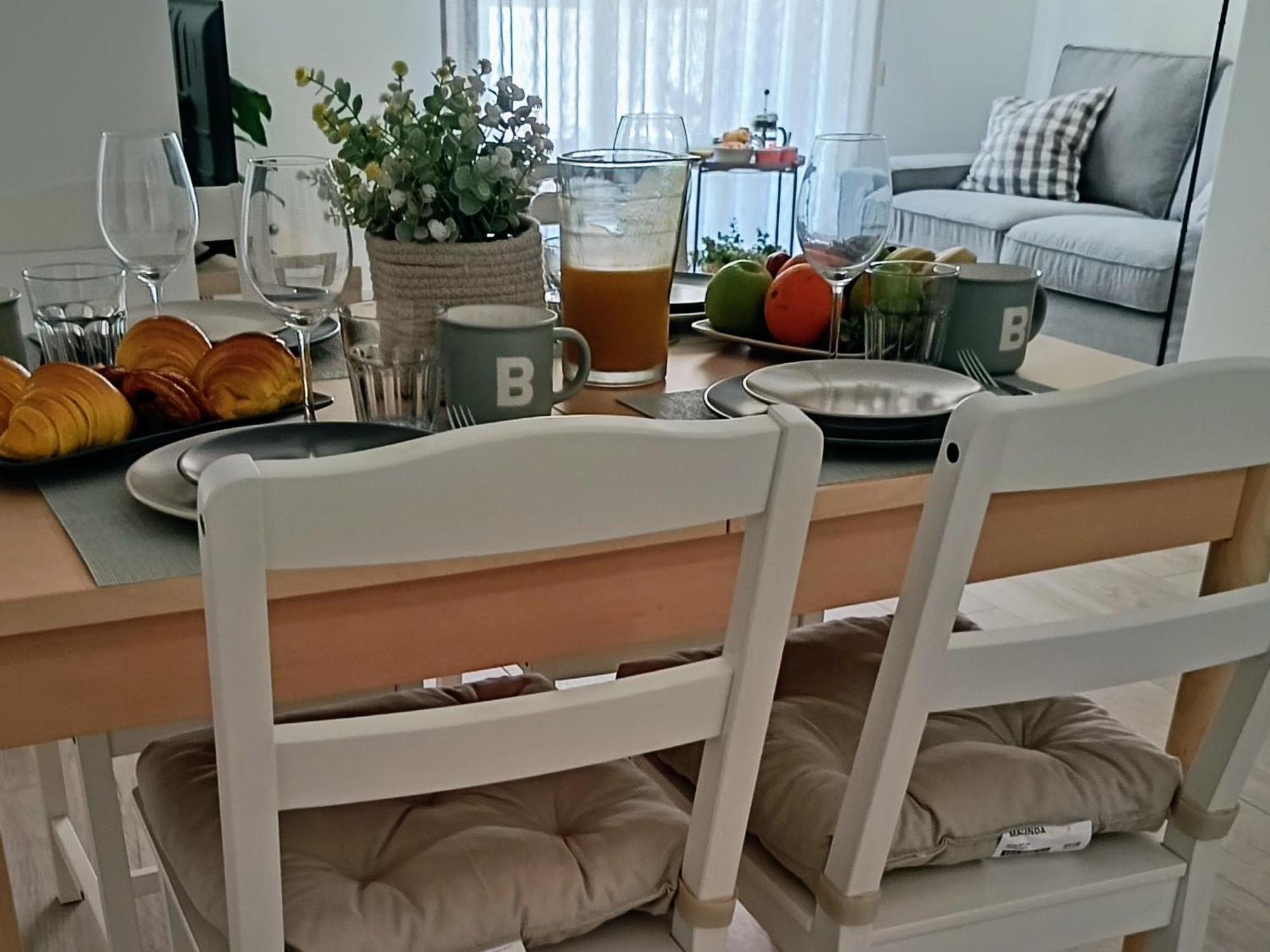 Grey And Green, Modern 2-bedroom Apartment, Ac, Location At Faro's Historic Centre