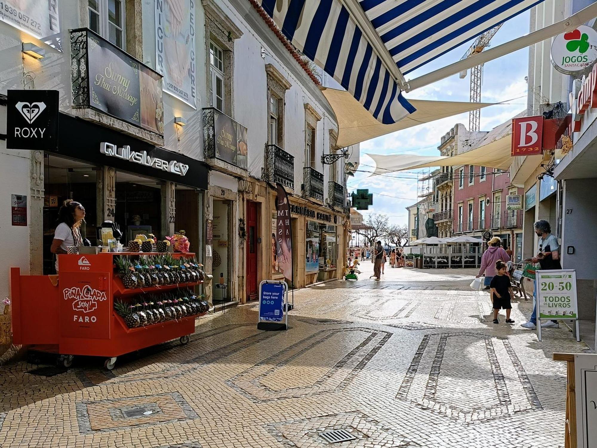Apartment Grey And Green, Modern 2-bedroom Apartment, Ac, Location At Faro's Historic Centre Faro