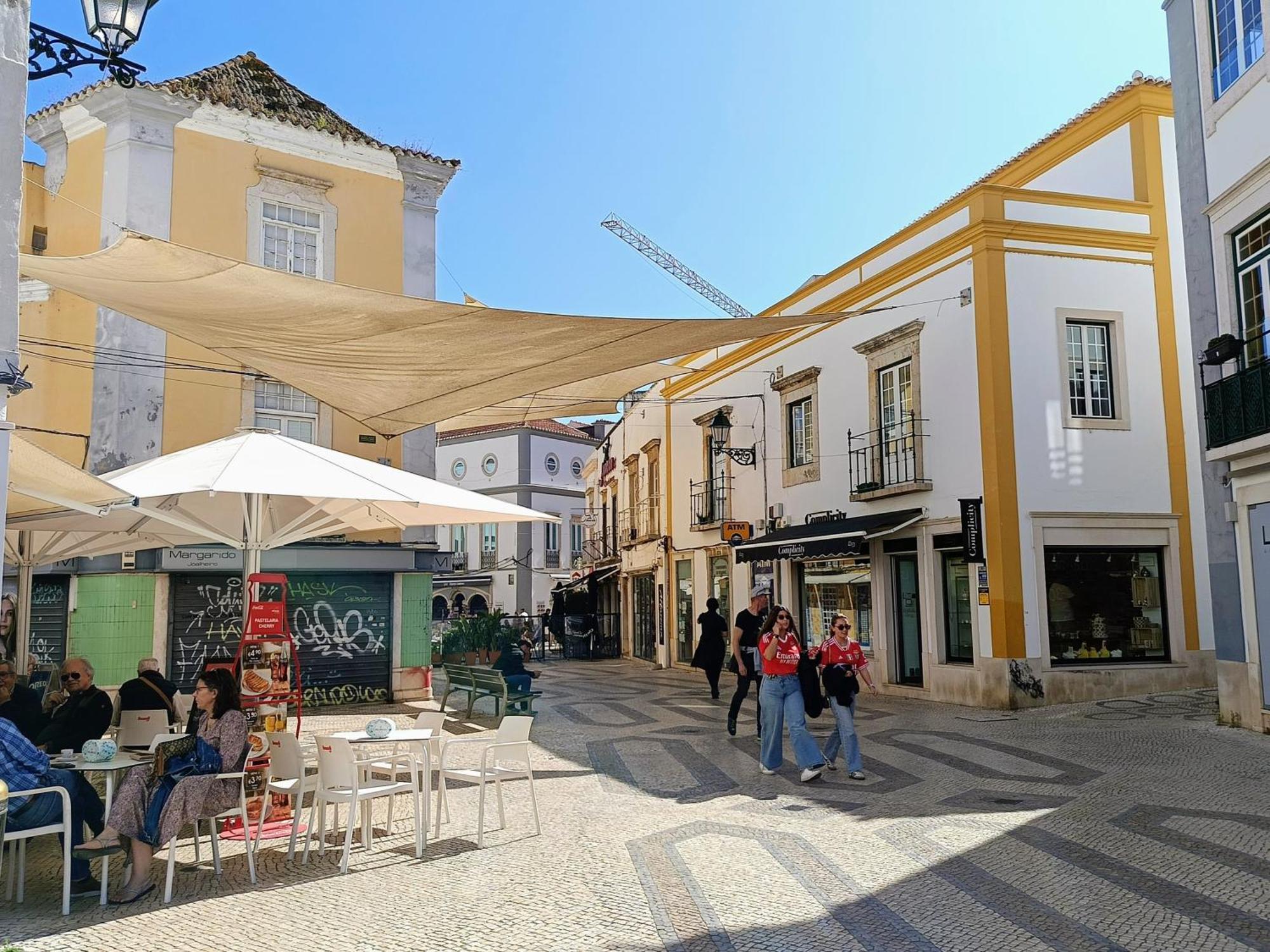 Grey And Green, Modern 2-bedroom Apartment, Ac, Location At Faro's Historic Centre Apartment *