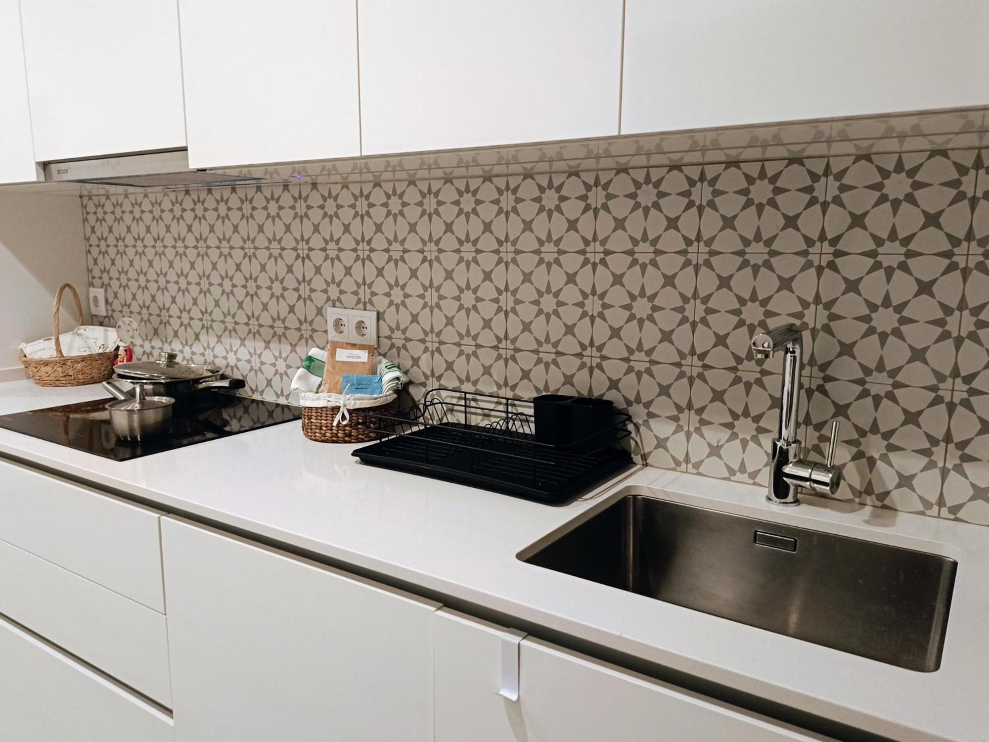 Apartment Grey And Green, Modern 2-bedroom Apartment, Ac, Location At Faro's Historic Centre Faro