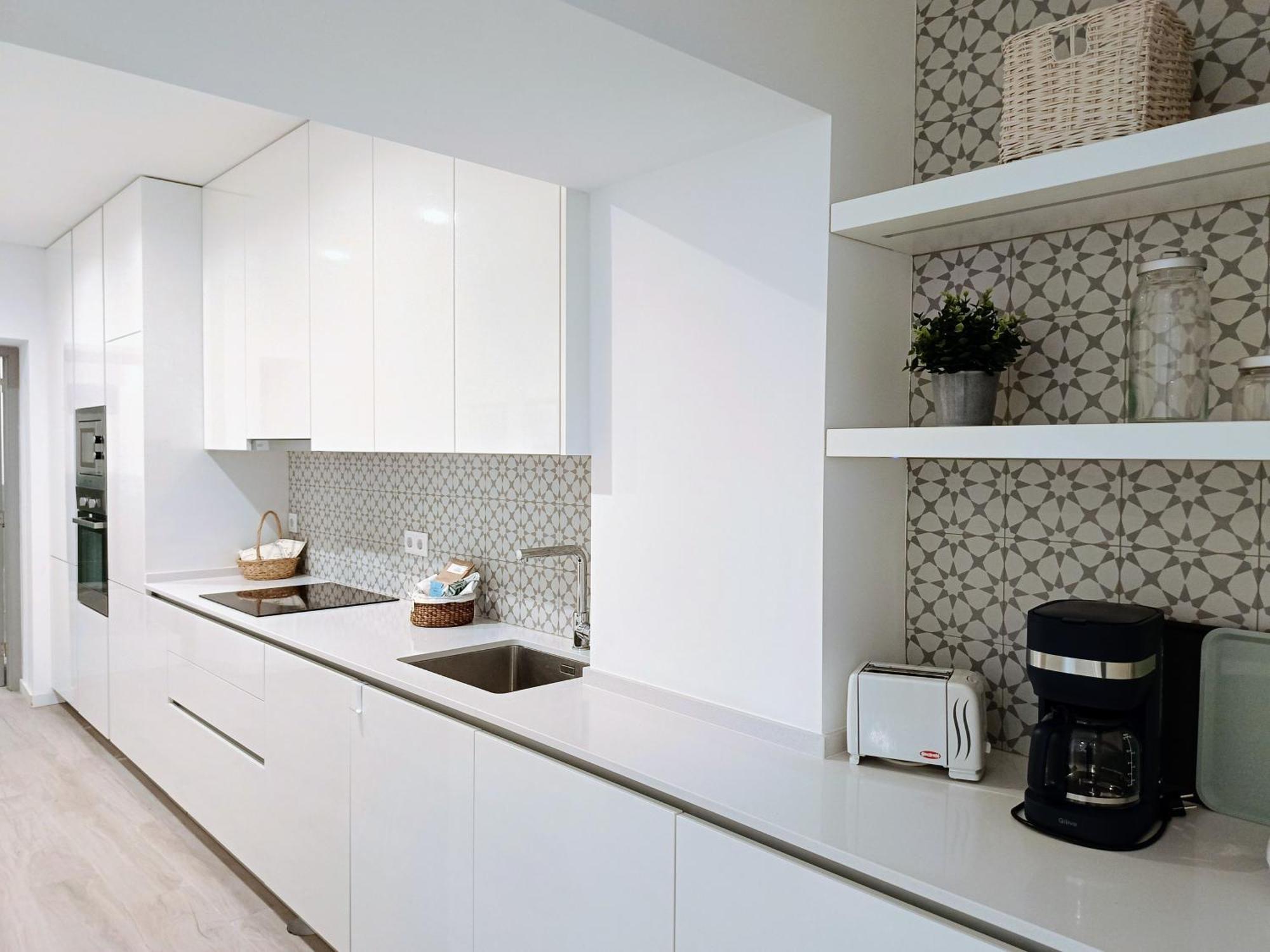 Apartment Grey And Green, Modern 2-bedroom Apartment, Ac, Location At Faro's Historic Centre