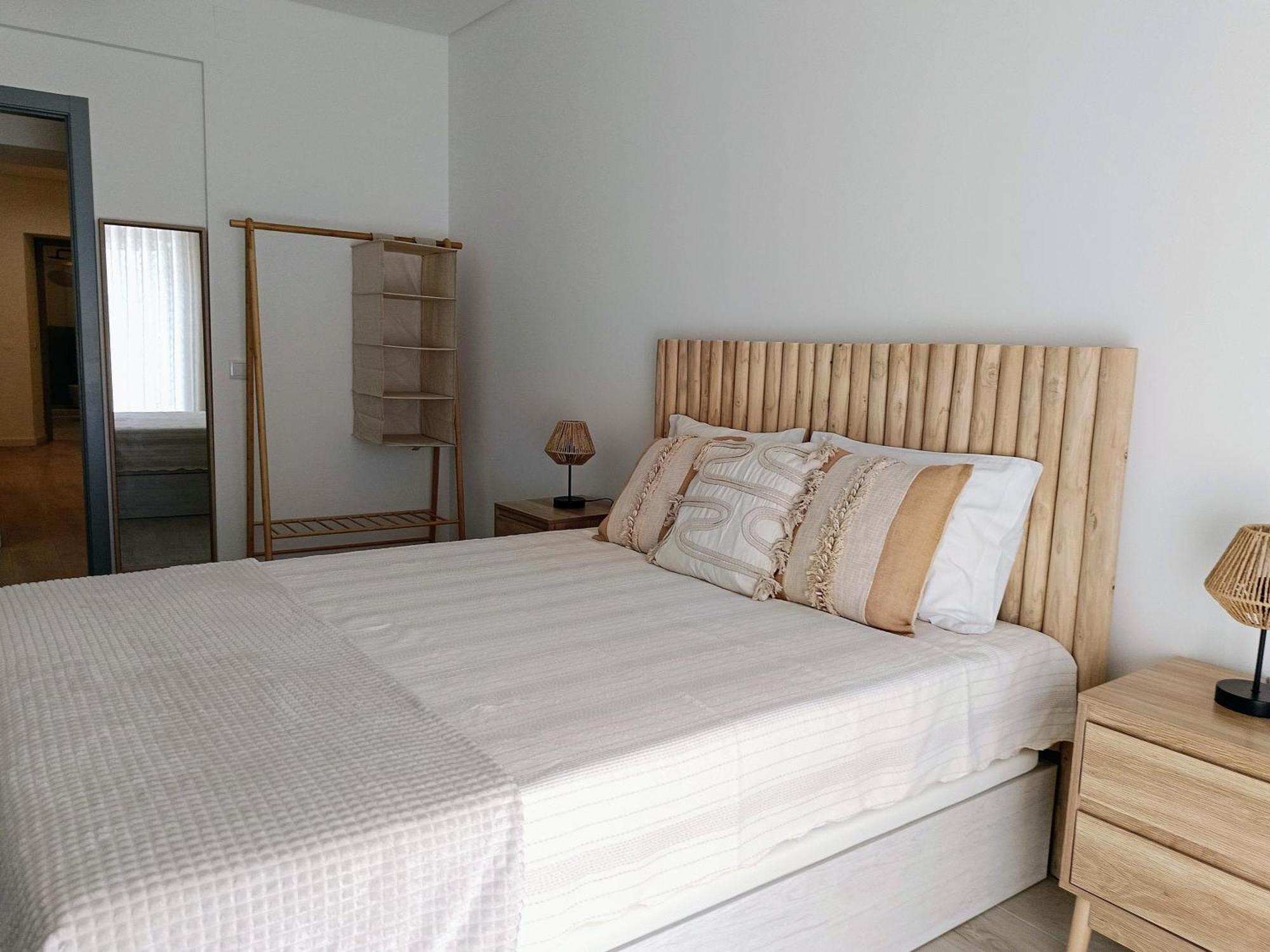 Grey And Green, Modern 2-bedroom Apartment, Ac, Location At Faro's Historic Centre * Faro