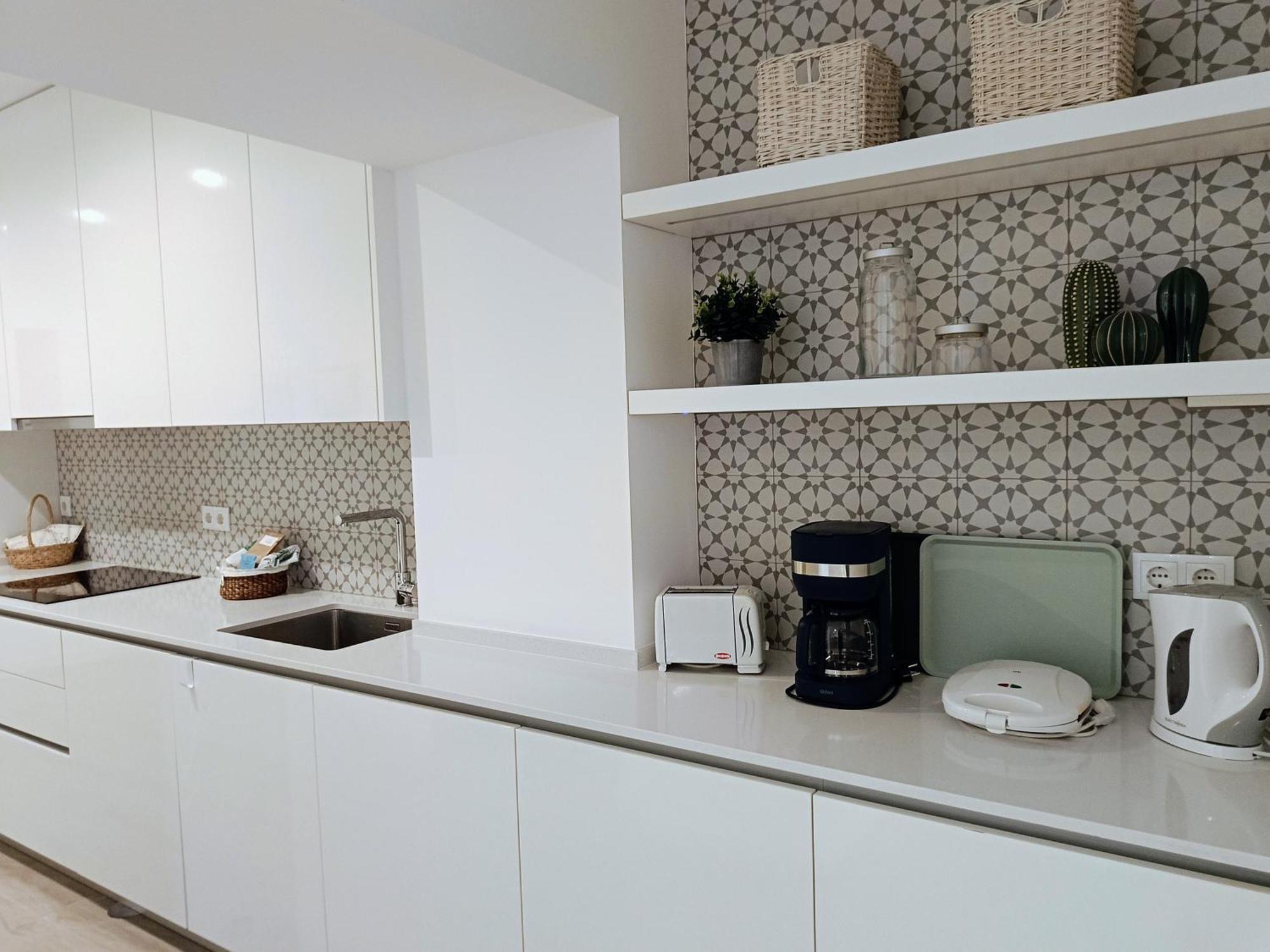 Apartment Grey And Green, Modern 2-bedroom Apartment, Ac, Location At Faro's Historic Centre *