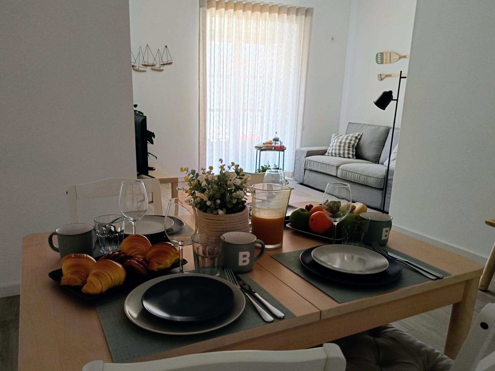 Grey And Green, Modern 2-bedroom Apartment, Ac, Location At Faro's Historic Centre * Faro